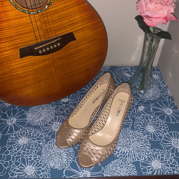 Aquatalia Shoes - Aquatalia by Marvin K Sz 8 ~ Gold laser cut peep toe heels